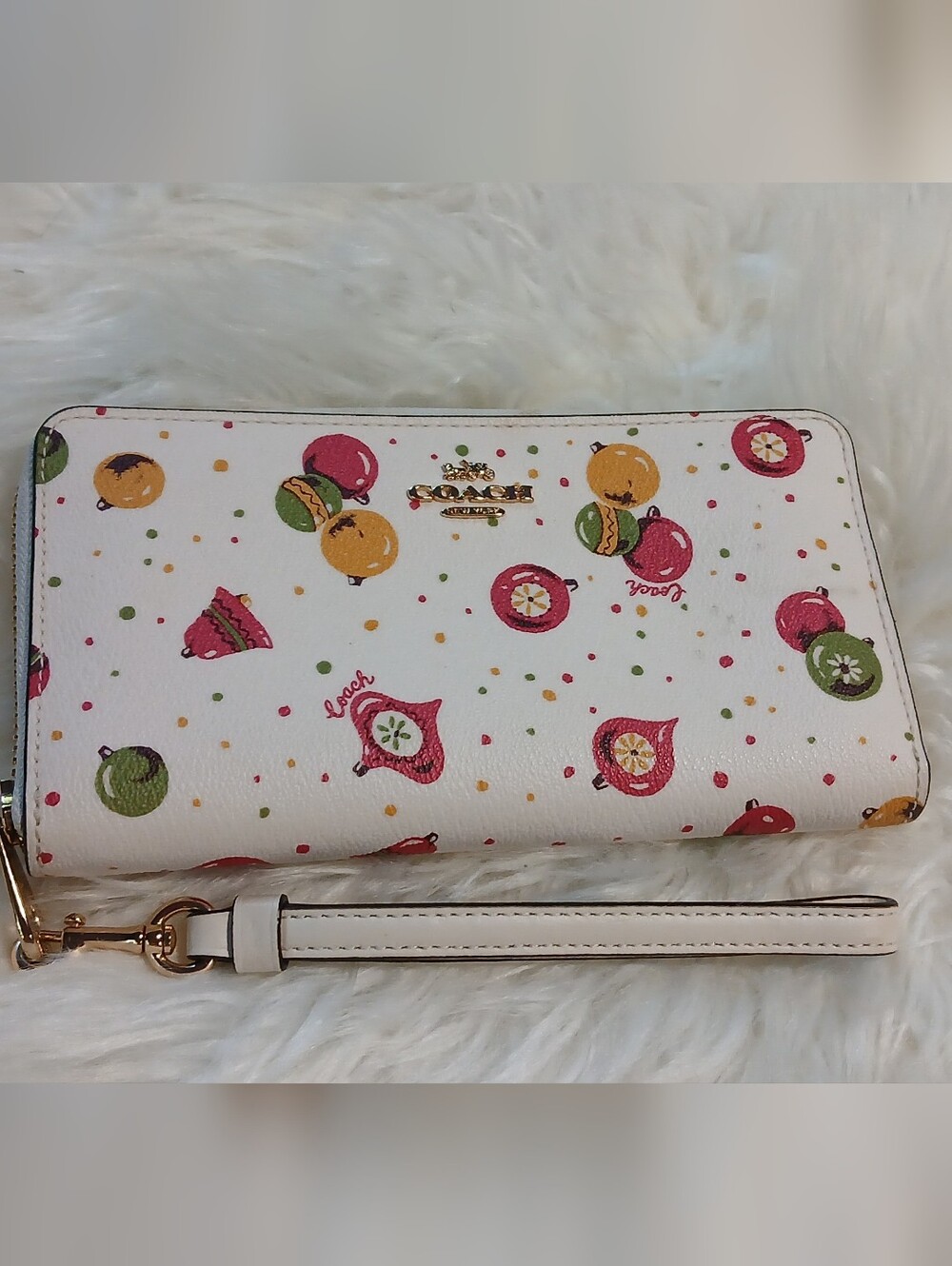 Coach White Leather Ornament Zip Wristlet/Wallet with Gold Hardware